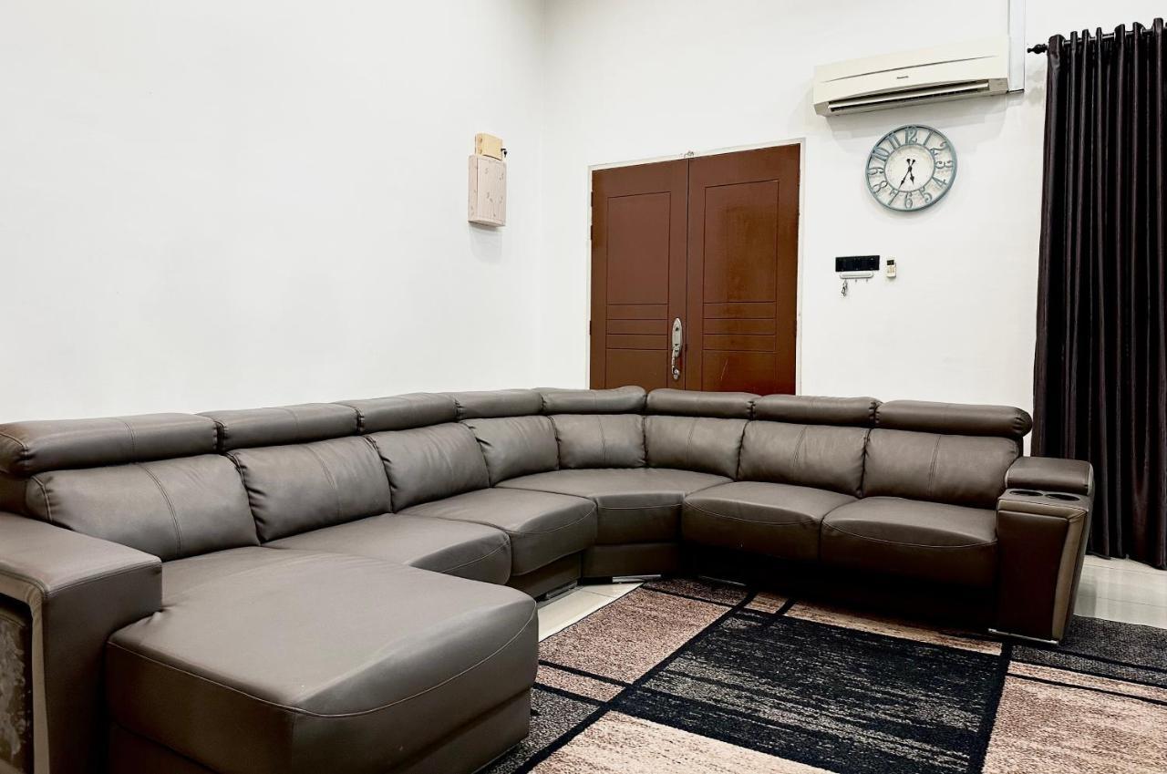 Bandar Melaka Family Bungalow Private Pool Bbq Wifi Netflix Malacca Exterior foto