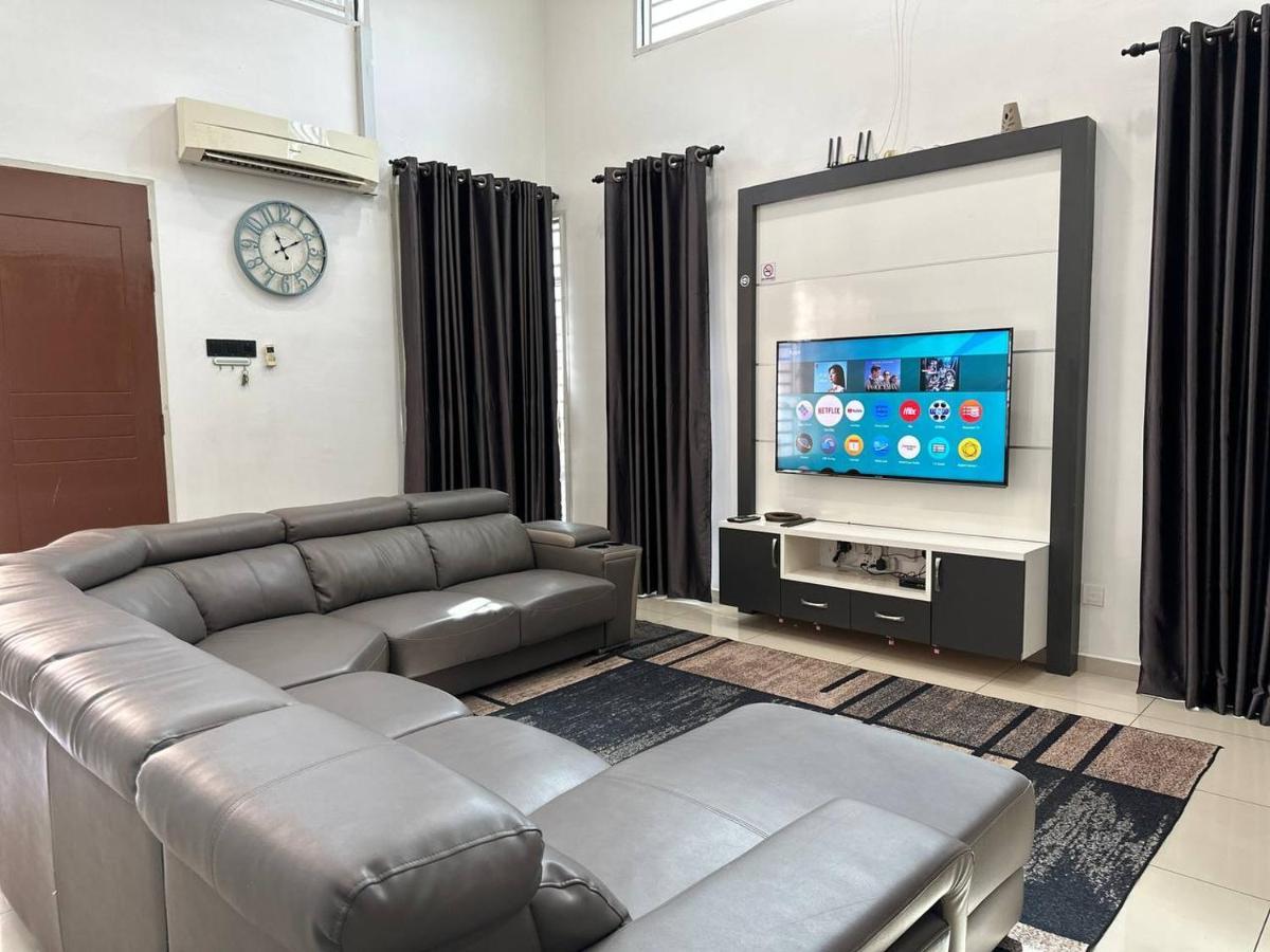 Bandar Melaka Family Bungalow Private Pool Bbq Wifi Netflix Malacca Exterior foto