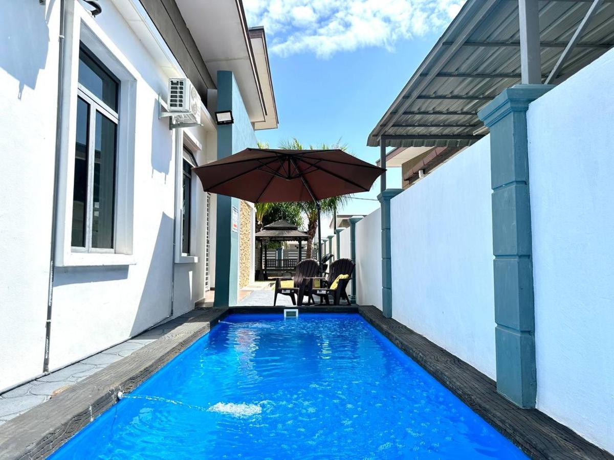 Bandar Melaka Family Bungalow Private Pool Bbq Wifi Netflix Malacca Exterior foto