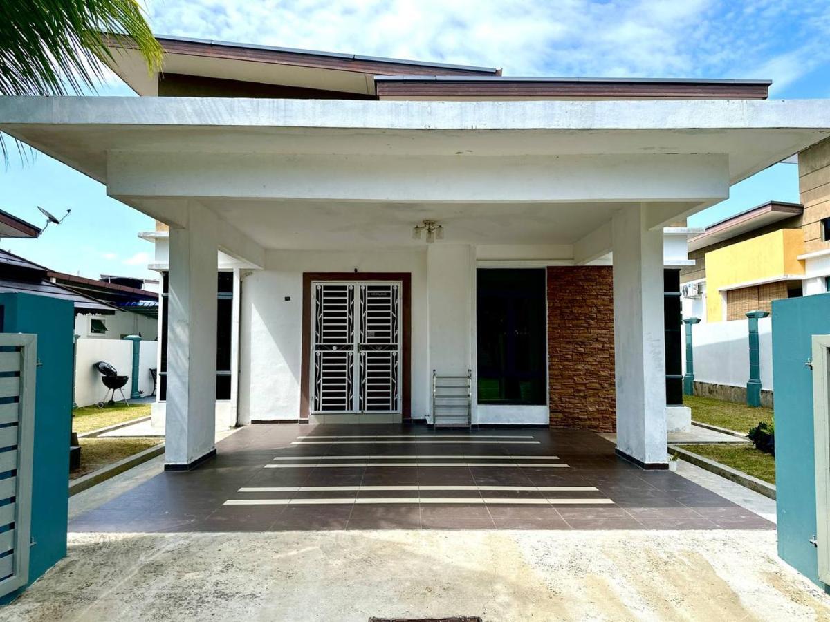 Bandar Melaka Family Bungalow Private Pool Bbq Wifi Netflix Malacca Exterior foto
