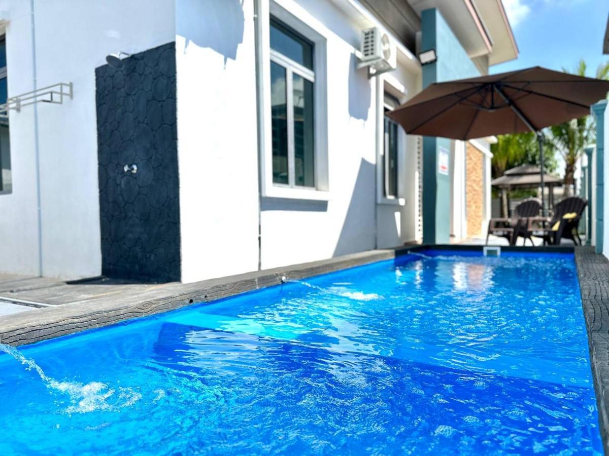 Bandar Melaka Family Bungalow Private Pool Bbq Wifi Netflix Malacca Exterior foto